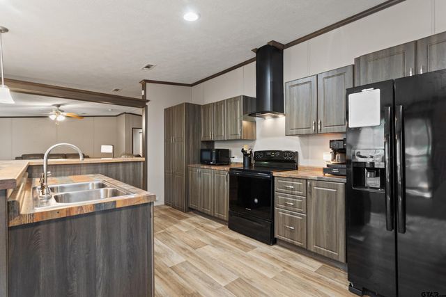 17210 Countrywood, Lindale, TX 75771