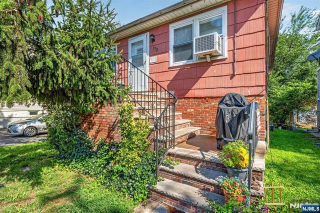 176 Meadow Lane, Secaucus, NJ 07094