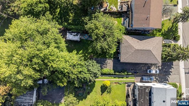 176 Meadow Lane, Secaucus, NJ 07094
