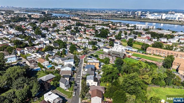 176 Meadow Lane, Secaucus, NJ 07094