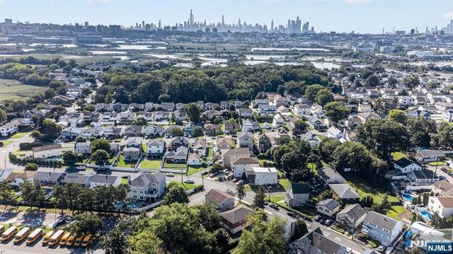 176 Meadow Lane, Secaucus, NJ 07094