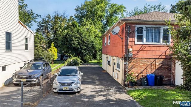 176 Meadow Lane, Secaucus, NJ 07094