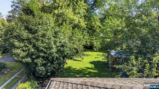 176 Meadow Lane, Secaucus, NJ 07094