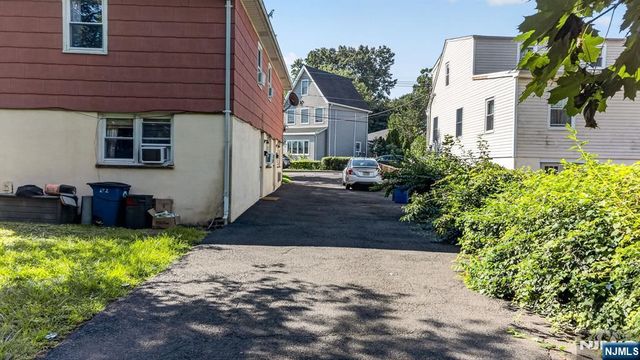 176 Meadow Lane, Secaucus, NJ 07094