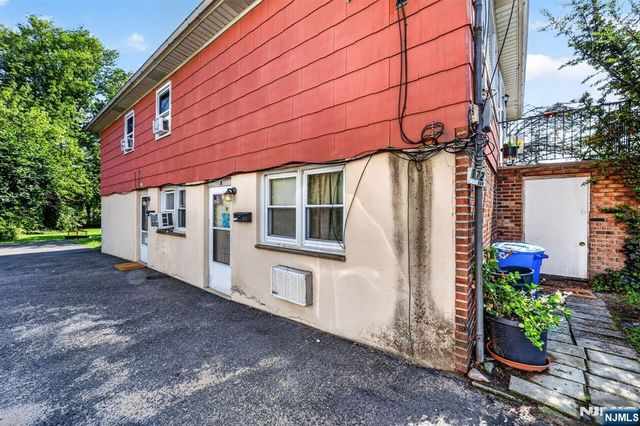 176 Meadow Lane, Secaucus, NJ 07094
