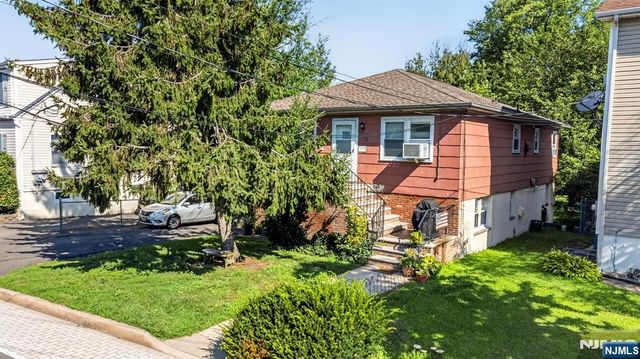 176 Meadow Lane, Secaucus, NJ 07094