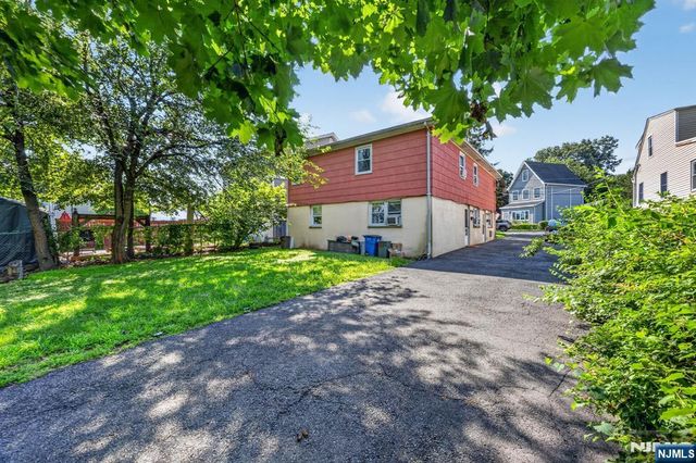 176 Meadow Lane, Secaucus, NJ 07094