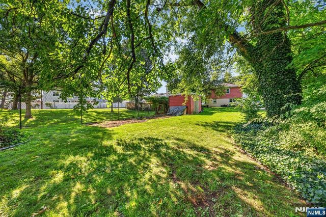 176 Meadow Lane, Secaucus, NJ 07094