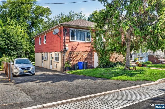 176 Meadow Lane, Secaucus, NJ 07094