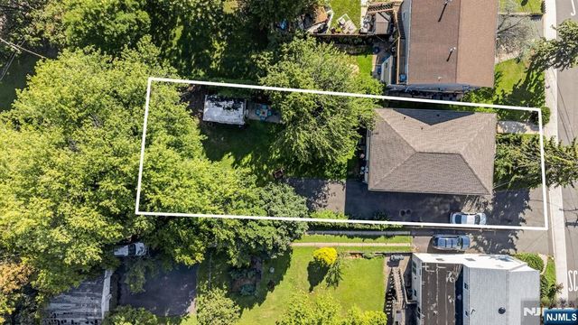 176 Meadow Lane, Secaucus, NJ 07094