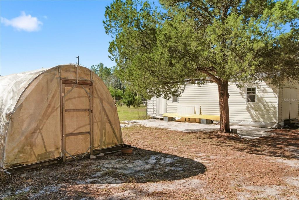 Image 18 of property listing at 1349 SW 27TH PLACE, Bell, FL 32619