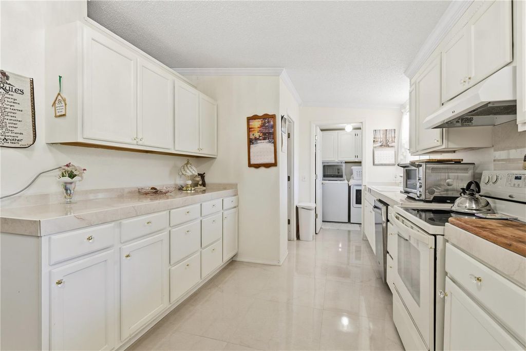 Image 39 of property listing at 1349 SW 27TH PLACE, Bell, FL 32619