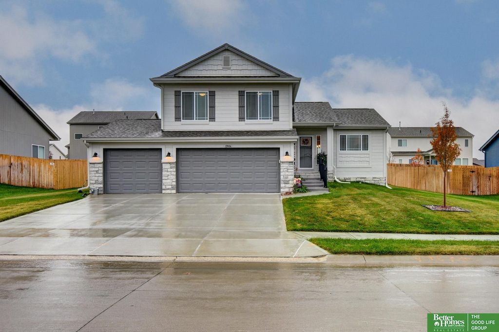 12006 S 107 Street, Papillion, NE 68046