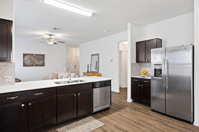 516 Circle WAY, Jarrell, TX 76537
