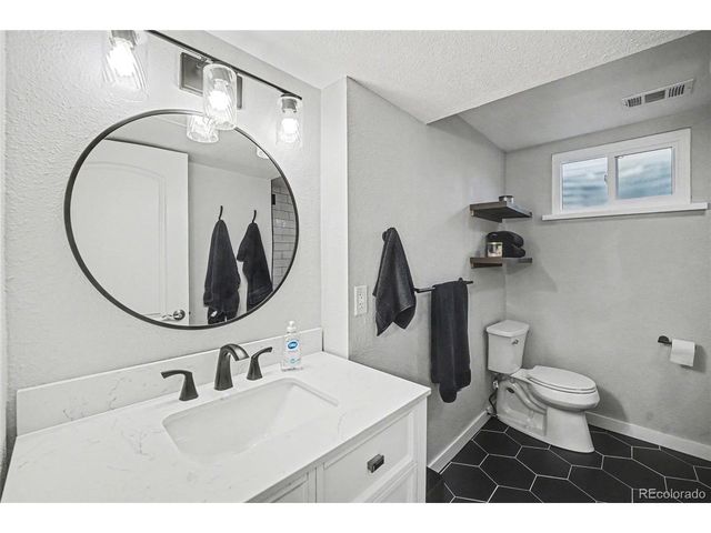 888 S Swadley St, Lakewood, CO 80228