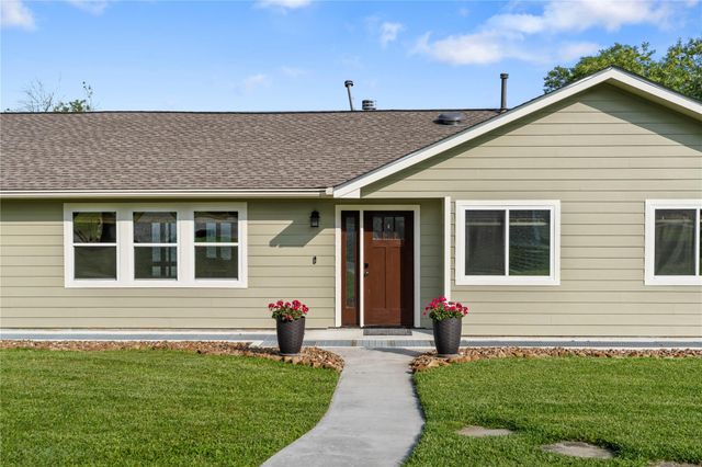 292 Old Post Rd S, Livingston, TX 77351