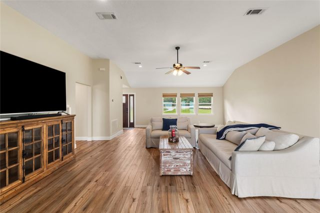 292 Old Post Rd S, Livingston, TX 77351