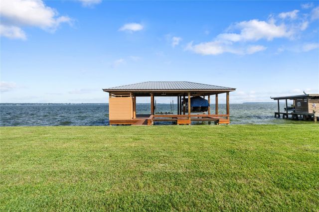 292 Old Post Rd S, Livingston, TX 77351