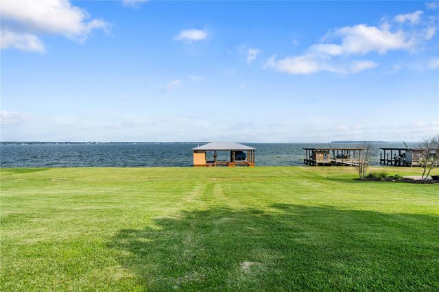 292 Old Post Rd S, Livingston, TX 77351