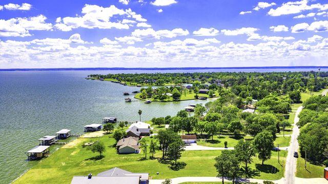 292 Old Post Rd S, Livingston, TX 77351