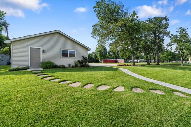 292 Old Post Rd S, Livingston, TX 77351