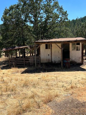 5845 Rhodes Lane, Eagle Point, OR 97524