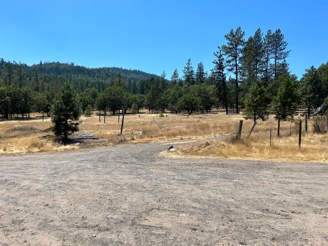 5845 Rhodes Lane, Eagle Point, OR 97524