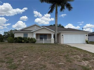 3527 NE 19th PL, Cape Coral, FL 33909