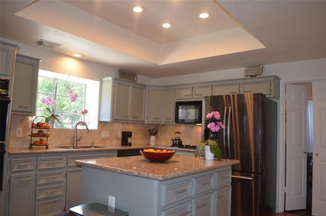 4635 Meadow Green Drive, Sugar Land, TX 77479