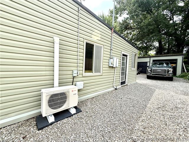 322 Vest Road, Henryville, IN 47126