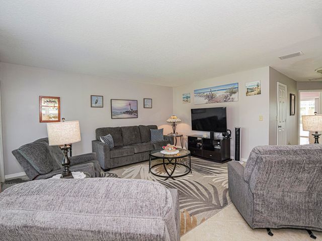 67 Royal Oak Drive 206, Vero Beach, FL 32962