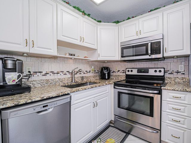 67 Royal Oak Drive 206, Vero Beach, FL 32962
