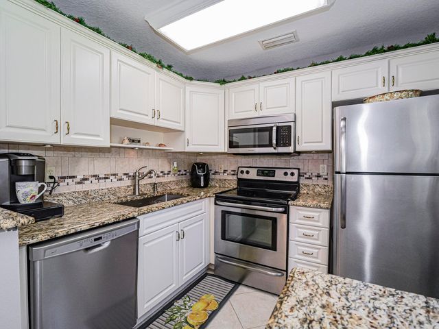 67 Royal Oak Drive 206, Vero Beach, FL 32962