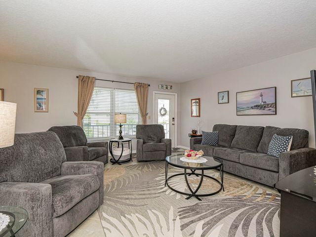 67 Royal Oak Drive 206, Vero Beach, FL 32962