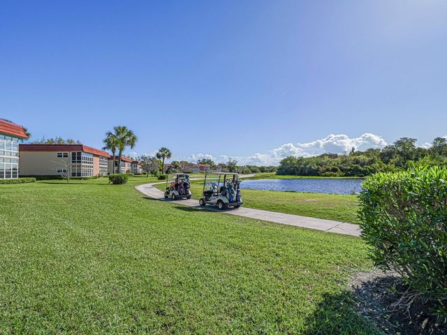 67 Royal Oak Drive 206, Vero Beach, FL 32962