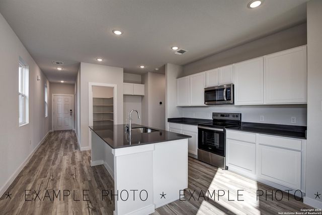 5631 Frederick Bluff, Von Ormy, TX 78073