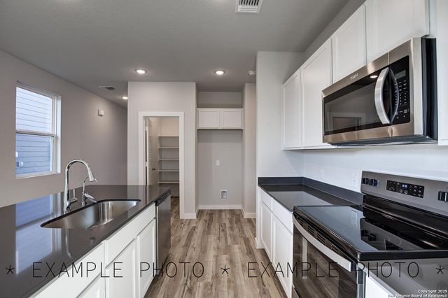 5631 Frederick Bluff, Von Ormy, TX 78073