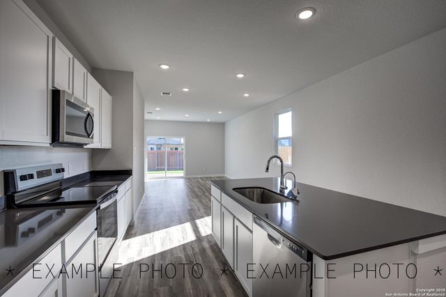 5631 Frederick Bluff, Von Ormy, TX 78073