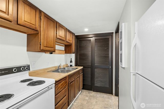 8310 NE 122nd Place, Kirkland, WA 98034