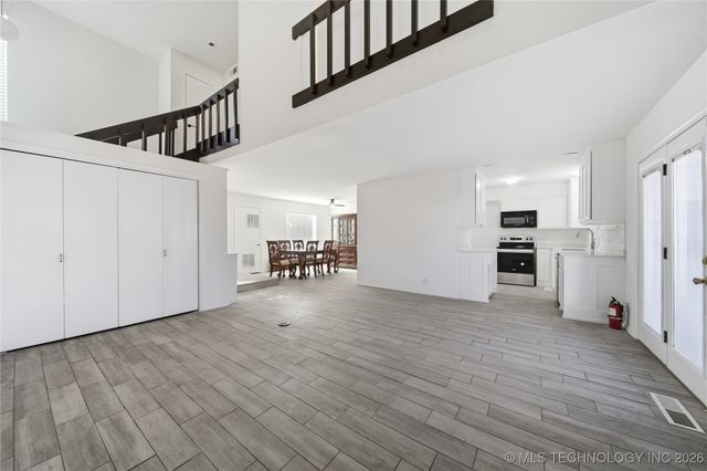 7469 S Yale Avenue E7469, Tulsa, OK 74136