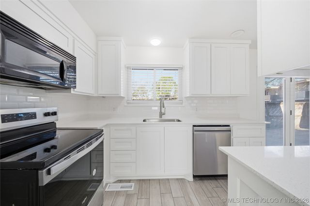 7469 S Yale Avenue E7469, Tulsa, OK 74136