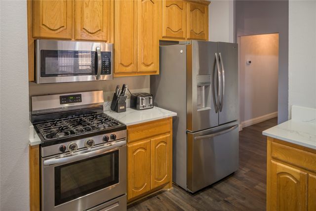 1532 Mill Creek Drive, Desoto, TX 75115