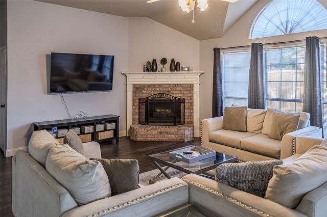 1532 Mill Creek Drive, Desoto, TX 75115