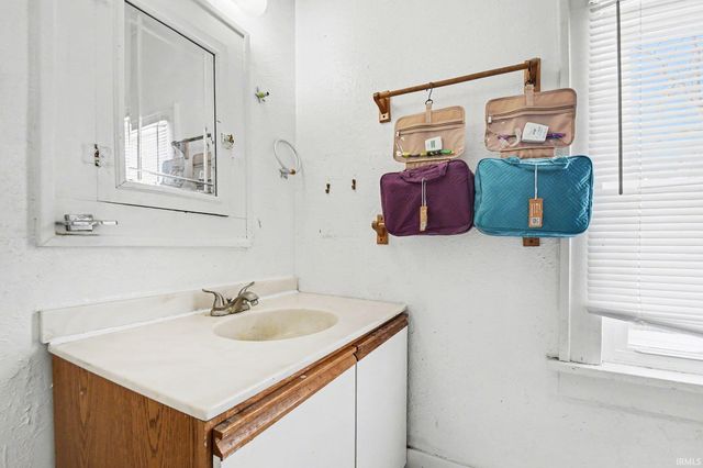 935 S 26Th Street, South Bend, IN 46615