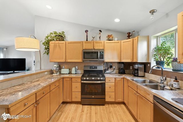 196 W Fairview Avenue, Homer, AK 99603