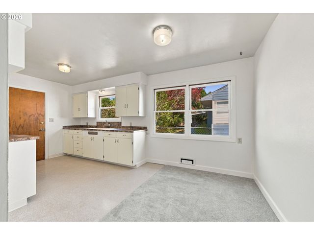 2526 E 20th St, Vancouver, WA 98661