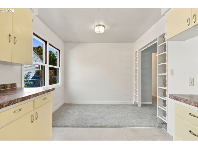 2526 E 20th St, Vancouver, WA 98661