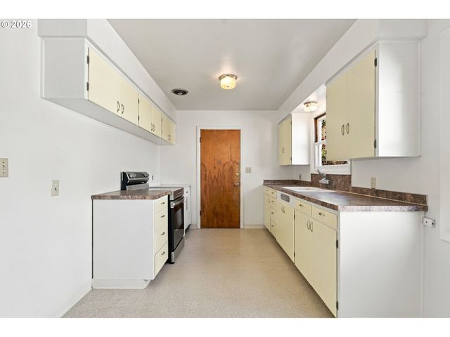 2526 E 20th St, Vancouver, WA 98661