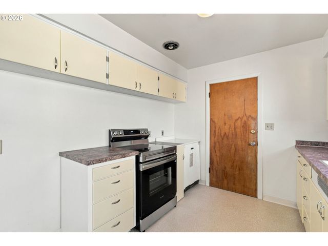 2526 E 20th St, Vancouver, WA 98661