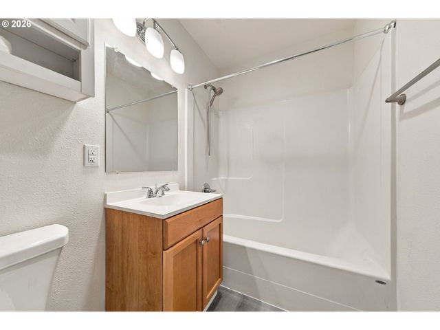 2526 E 20th St, Vancouver, WA 98661